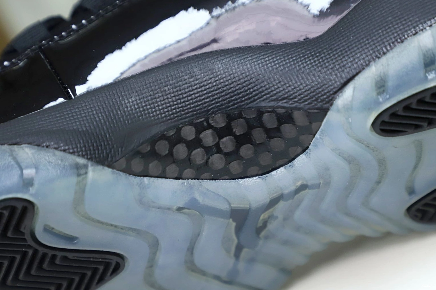 11 RETRO JORDAN GOWN' AIR 'CAP AND 0720